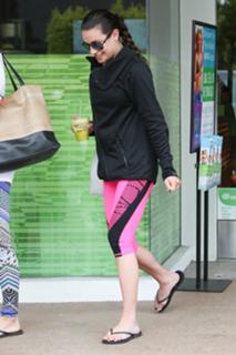 Lea Michele feet photo thumbnail
