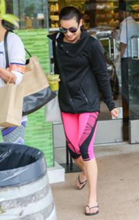 Lea Michele feet photo thumbnail