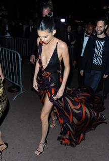 Kendall Jenner feet photo thumbnail
