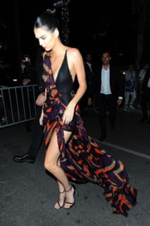 Kendall Jenner feet photo thumbnail