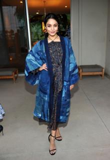 Vanessa Hudgens feet photo thumbnail