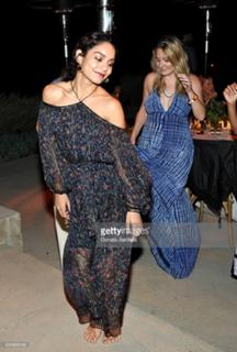Vanessa Hudgens feet photo thumbnail