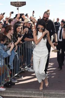 Kendall Jenner feet photo thumbnail