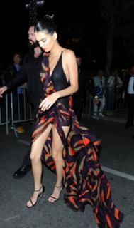 Kendall Jenner feet photo thumbnail
