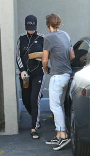 Katy Perry feet photo thumbnail