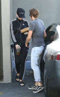 Katy Perry feet photo thumbnail