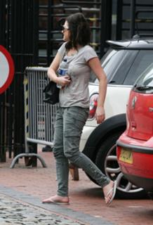 Helen Flanagan feet photo thumbnail