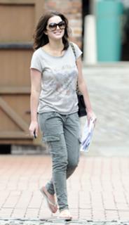 Helen Flanagan feet photo thumbnail