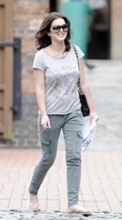 Helen Flanagan feet photo thumbnail