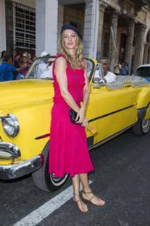 Gisele Bündchen feet photo thumbnail