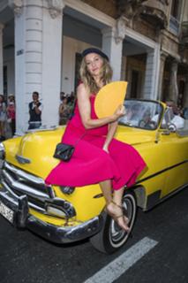 Gisele Bündchen feet photo thumbnail