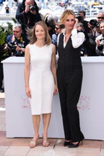 Jodie Foster feet photo thumbnail