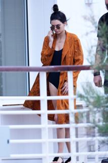 Kendall Jenner feet photo thumbnail