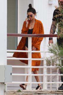 Kendall Jenner feet photo thumbnail