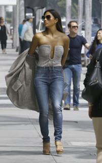 Nicole Scherzinger feet photo thumbnail