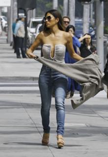 Nicole Scherzinger feet photo thumbnail
