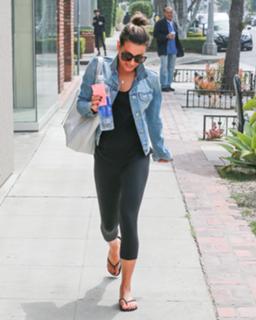 Lea Michele feet photo thumbnail