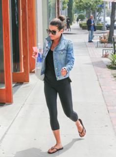 Lea Michele feet photo thumbnail