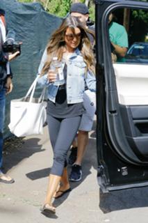 Lea Michele feet photo thumbnail
