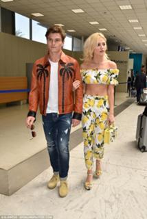 Pixie Lott feet photo thumbnail