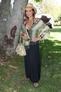 Tia Carrere feet photo thumbnail