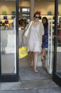 Mandy Moore feet photo thumbnail