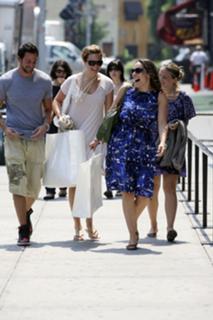 Mandy Moore feet photo thumbnail