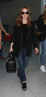 Julianne Moore feet photo thumbnail