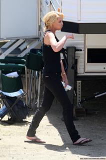 Katherine Heigl feet photo thumbnail