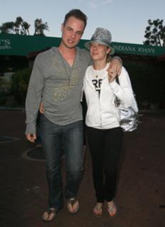 LeAnn Rimes feet photo thumbnail