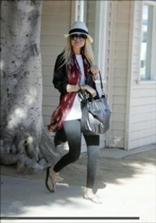 Nicole Richie feet photo thumbnail