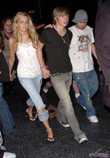 Katie Cassidy feet photo thumbnail
