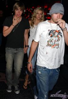 Katie Cassidy feet photo thumbnail