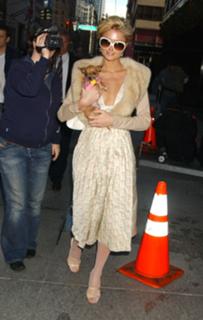 Paris Hilton feet photo thumbnail