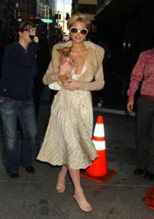 Paris Hilton feet photo thumbnail