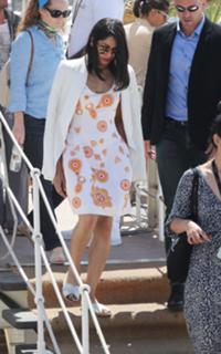 Freida Pinto feet photo thumbnail