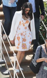 Freida Pinto feet photo thumbnail