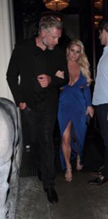 Jessica Simpson feet photo thumbnail