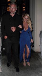 Jessica Simpson feet photo thumbnail