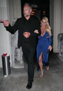 Jessica Simpson feet photo thumbnail