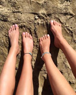 Athina Oikonomakou feet photo thumbnail