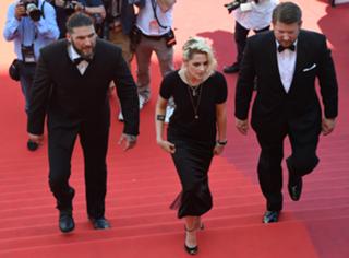 Kristen Stewart feet photo thumbnail