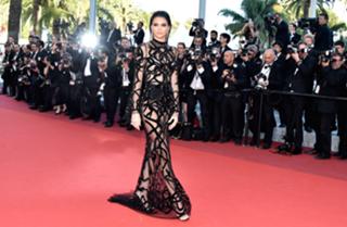 Kendall Jenner feet photo thumbnail