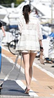 Kendall Jenner feet photo thumbnail
