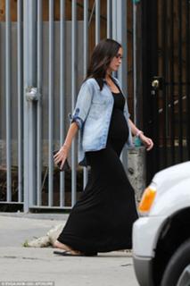 Megan Fox feet photo thumbnail