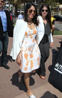 Freida Pinto feet photo thumbnail