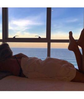 Adriane Galisteu feet photo thumbnail