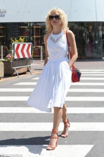 Pixie Lott feet photo thumbnail