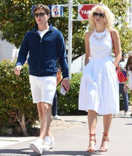 Pixie Lott feet photo thumbnail