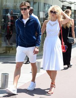 Pixie Lott feet photo thumbnail